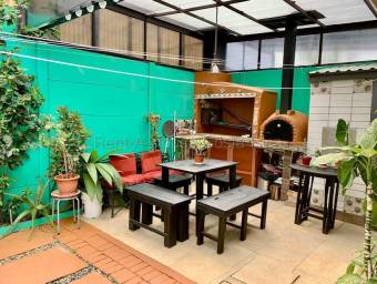 Venta de Casa Amueblada en Agua Caliente-Cartago.