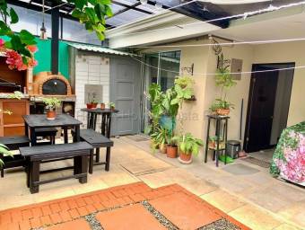 Venta de Casa Amueblada en Agua Caliente-Cartago.