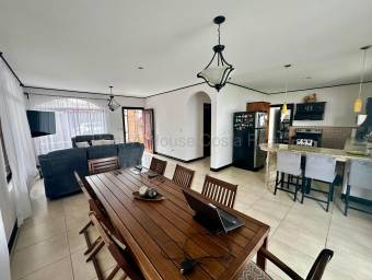 Propiedad en venta con dos casas independientes en Villa Palmar Alajuela #26-1800 GS