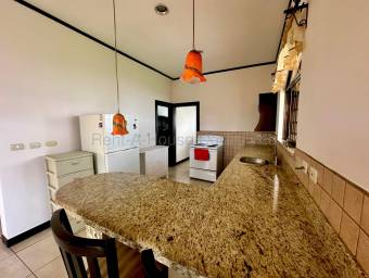 Propiedad en venta con dos casas independientes en Villa Palmar Alajuela #26-1800 GS
