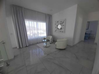 Venta de Casa Amueblada en Escazú. RAH 26-175