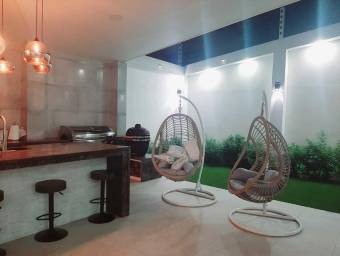 Venta de Casa Amueblada en Escazú. RAH 26-175