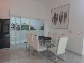 Venta de Casa Amueblada en Escazú. RAH 26-175
