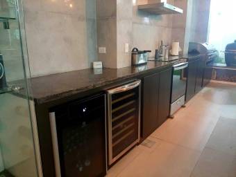 Venta de Casa Amueblada en Escazú. RAH 26-175