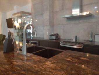 Venta de Casa Amueblada en Escazú. RAH 26-175