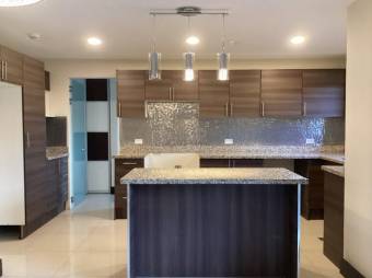Venta de Apartamento en Brasil de Santa Ana. RAH 26-1196 