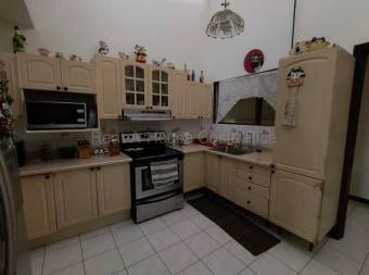 Se alquila casa en Ulloa Heredia 26-1833