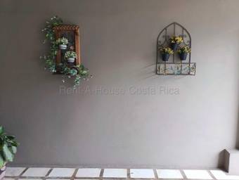 Se alquila casa en Ulloa Heredia 26-1833