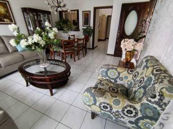 Se alquila casa en Ulloa Heredia 26-1833