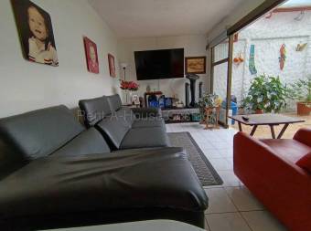 Se alquila casa en Ulloa Heredia 26-1833