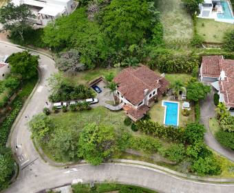 Casa a la venta en condominio Cerro Colón. Remate bancario.