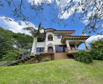 Casa a la venta en condominio Cerro Colón. Remate bancario.