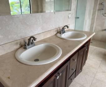 Casa a la venta en condominio Cerro Colón. Remate bancario.