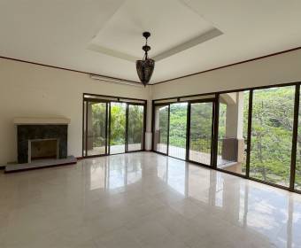 Casa a la venta en condominio Cerro Colón. Remate bancario.