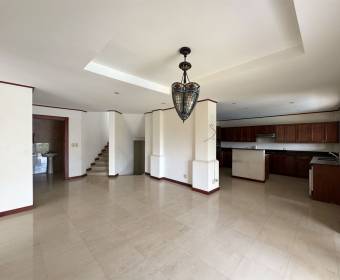 Casa a la venta en condominio Cerro Colón. Remate bancario.