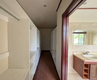 Casa a la venta en condominio Cerro Colón. Remate bancario.