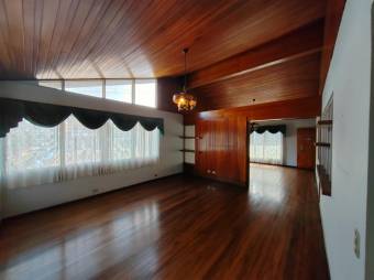 Venta de Casa Comercial en Montes de Oca, San José. 