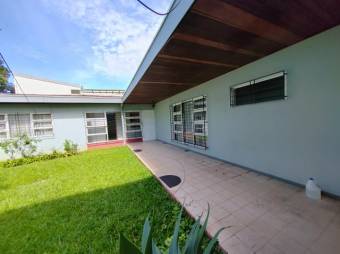 Venta de Casa Comercial en Montes de Oca, San José. 