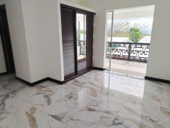 Venta propiedad con 2 casas remodeladas