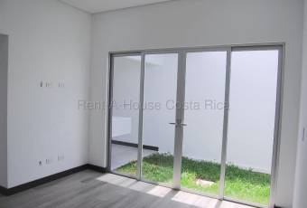 Alquiler de Town Houses en Santa Ana-Piedades. RAH 26-2013