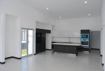 Alquiler de Town Houses en Santa Ana-Piedades. RAH 26-2013