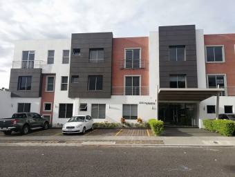 Se vende apartamento en Uruca San José 24-1158