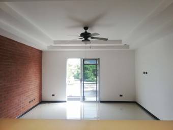 Se vende apartamento en Uruca San José 24-1158