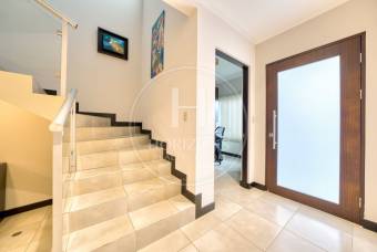 Se Vende Casa en Condominio Lomas de Granadilla Curridabat 4 Habitaciones y Terraza noj127
