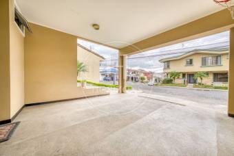 Se Vende Casa en Condominio Lomas de Granadilla Curridabat 4 Habitaciones y Terraza noj127