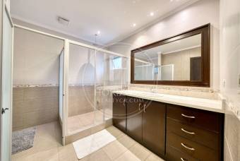 Se Vende Casa en Condominio Lomas de Granadilla Curridabat 4 Habitaciones y Terraza noj127