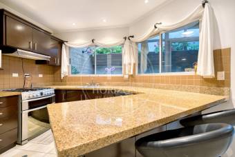 Se Vende Casa en Condominio Lomas de Granadilla Curridabat 4 Habitaciones y Terraza noj127