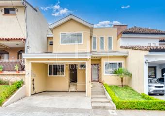 Se Vende Casa en Condominio Lomas de Granadilla Curridabat 4 Habitaciones y Terraza noj127