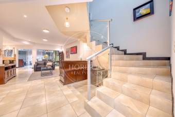 Se Vende Casa en Condominio Lomas de Granadilla Curridabat 4 Habitaciones y Terraza noj127