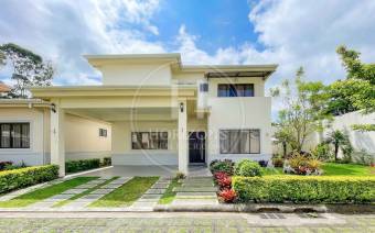 Se Vende Casa Con Jardín en Residencial Altamonte Curridabat 4 Habitaciones noj1270sb
