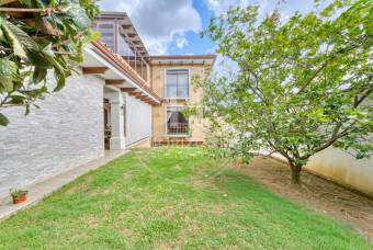 Casa de Lujo en Venta en Residencial Altamonte en Curridabat 4 Habitaciones y Terraza noj1