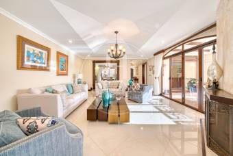 Casa de Lujo en Venta en Residencial Altamonte en Curridabat 4 Habitaciones y Terraza noj1