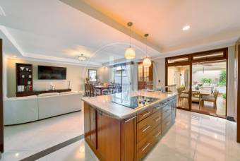 Casa de Lujo en Venta en Residencial Altamonte en Curridabat 4 Habitaciones y Terraza noj1
