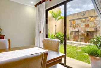 Casa de Lujo en Venta en Residencial Altamonte en Curridabat 4 Habitaciones y Terraza noj1