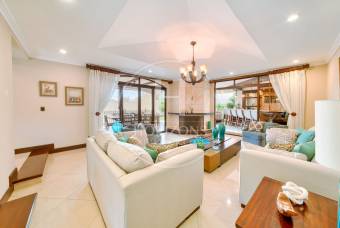 Casa de Lujo en Venta en Residencial Altamonte en Curridabat 4 Habitaciones y Terraza noj1