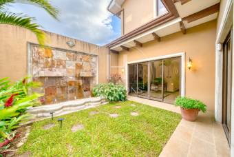 Casa de Lujo en Venta en Residencial Altamonte en Curridabat 4 Habitaciones y Terraza noj1