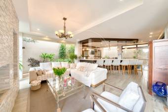 Casa de Lujo en Venta en Residencial Altamonte en Curridabat 4 Habitaciones y Terraza noj1