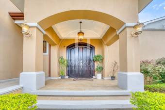 Casa de Lujo en Venta en Residencial Altamonte en Curridabat 4 Habitaciones y Terraza noj1