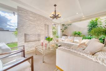 Casa de Lujo en Venta en Residencial Altamonte en Curridabat 4 Habitaciones y Terraza noj1