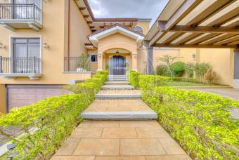 Casa de Lujo en Venta en Residencial Altamonte en Curridabat 4 Habitaciones y Terraza noj1