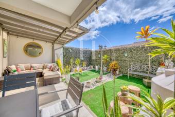 Casa en Venta en Condominio La Estefana en Sabanilla 3 Habitaciones y 4 Parqueos noj1261dm