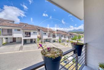 Casa en Venta en Condominio La Estefana en Sabanilla 3 Habitaciones y 4 Parqueos noj1261dm
