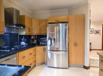 Casa en Venta en Condominio La Floresta en Concepción de Tres Ríos con Jardín y 4 Habitaci