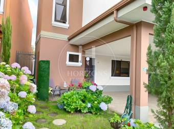 Casa en Venta en Condominio La Floresta en Concepción de Tres Ríos con Jardín y 4 Habitaci