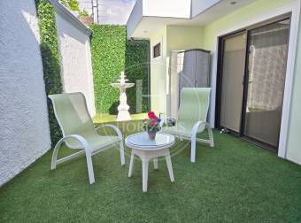 Casa en Venta en Condominio La Floresta en Concepción de Tres Ríos con Jardín y 4 Habitaci