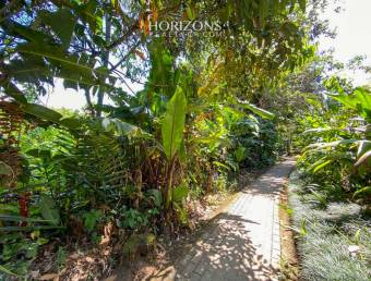 Casa en Venta en Condominio La Floresta en Concepción de Tres Ríos con Jardín y 4 Habitaci